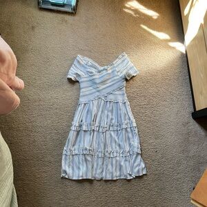 Small Short sleeve blue and white dress